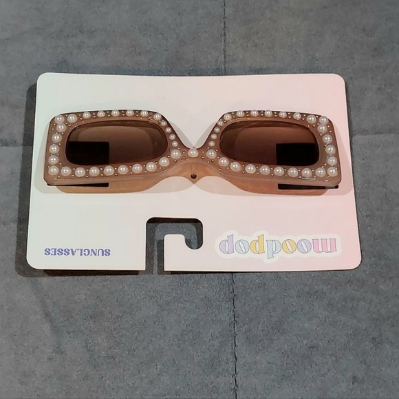 NWT Moodpop Barbie Core Sunglasses w Pearls & silver dot embellishments main image 6